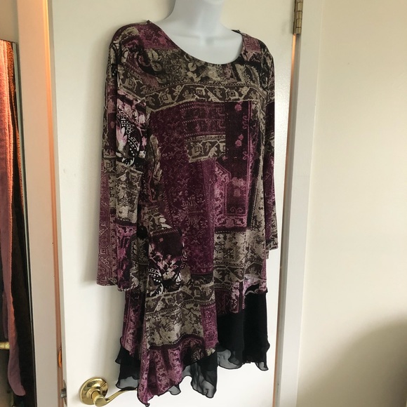 Tunic top. Fun and flirty! - Picture 1 of 6